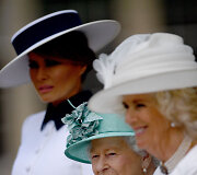 Melania Trump, Elizabeth II ir Kornvalio hercogienė Camilla
