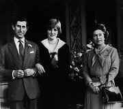 Princesė Diana ir princas Charlesas su motina karaliene Elizabeth II  (1981 m.)