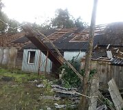 Viesulas nuniokojo &Scaron;akių rajone esančią sodybą