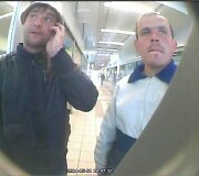Bankomatų vaizdo kameros užfiksavo įtariamus sukčius
