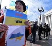 Kijeve prie Ukrainos parlamento susirinkę žmonės