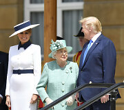 Melania Trump, karalienė Elizabeth II ir Donaldas Trumpas