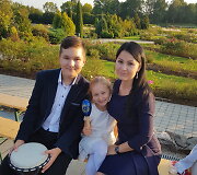 Emilijus su seserimi Estera ir mama Ieva
