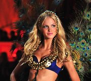 Erin Heatherton per &bdquo;Victoria's Secret&ldquo; (2010 m.)