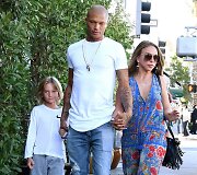 Jeremy Meeksas mylimąją Chloe Green ir sūnumi Jeremy jaunesniuoju