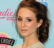Troian Bellisario &scaron;venčia 28-ąjį gimtadienį