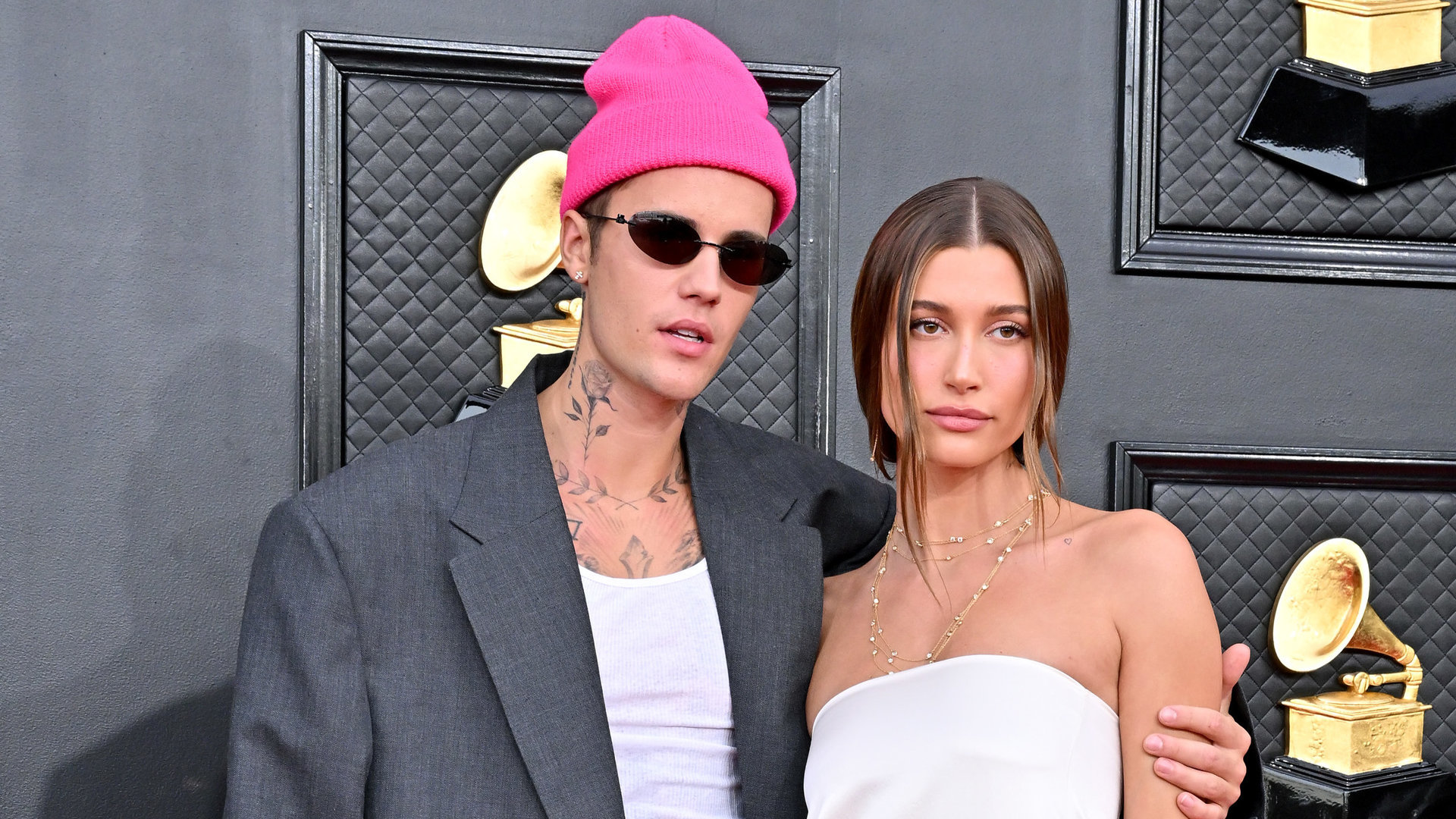 Justinas ir Hailey Bieberiai „Grammy“ apdovanojimų ceremonijoje 2022-aisiais / Getty nuotrauka