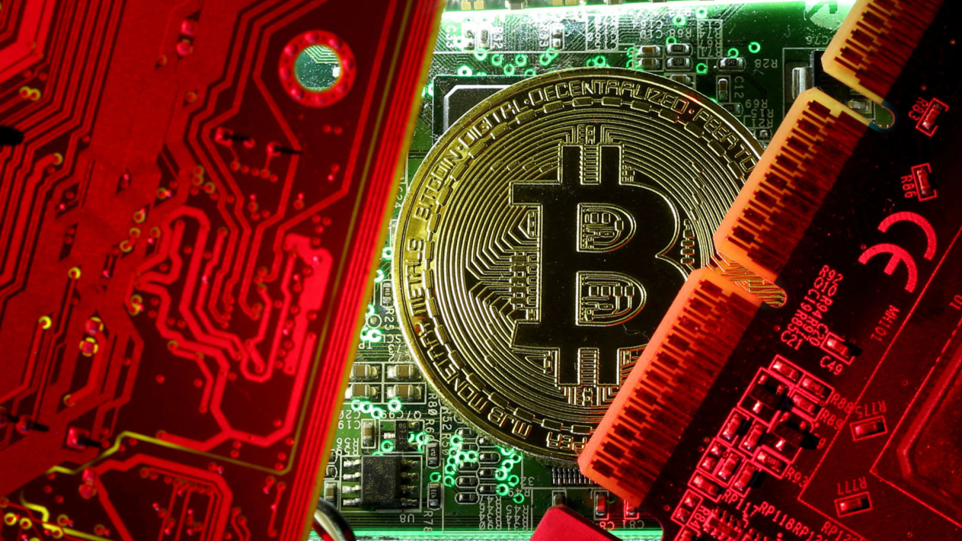 Biržose vyksta išsipardavimas, kriptovaliutų rinkoje - 30% bitkoino krytis