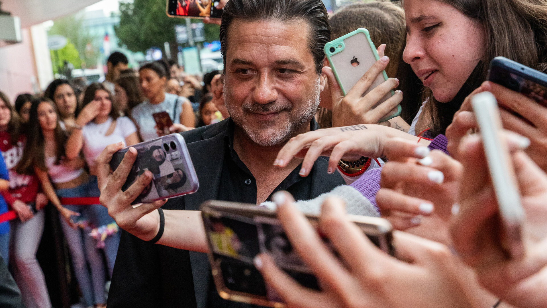 Ne, tai ne Vilnius: gerbėjų apsuptas Enrique Arce „Platino Awards“ ceremonijoje praėjusį mėnesį Madride / Getty nuotrauka