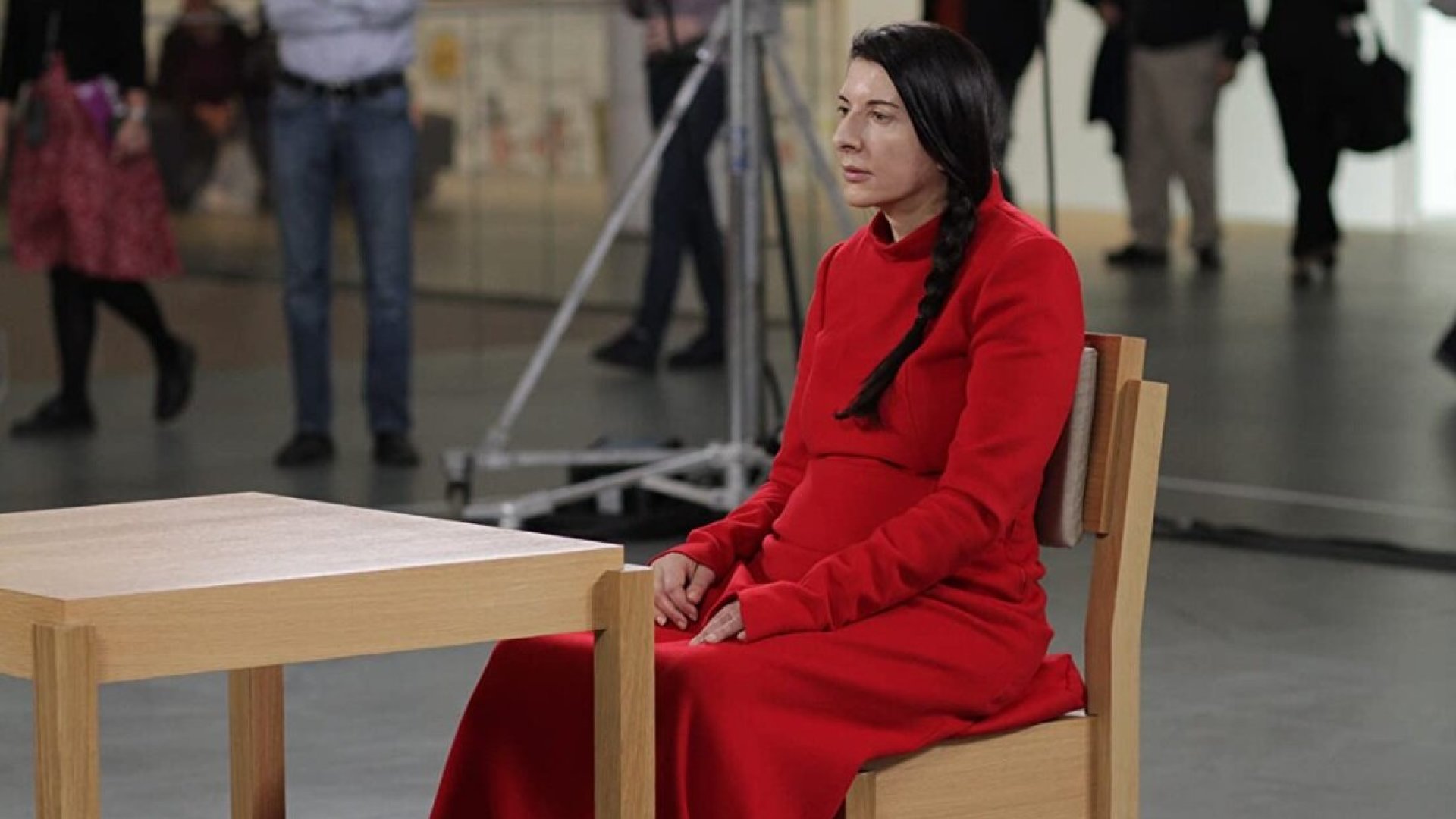 Kadras iš filmo „Marina Abramovič: dalyvauja menininkė“