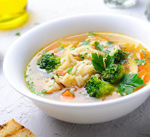 Paprasta, skani ir soti vištienos ir ryžių sriuba