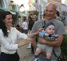 Kristina Ivančenko ir Giedrius Klimkevičius su sūnumi Mykolu Vėju