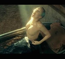Kadras iš Lady Gagos kūrinio „You and I“ vaizdo klipo