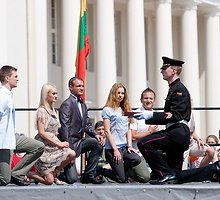 „Aš myliu Lietuvą“ dalyviai priima Lietuvos vėliavą