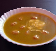 Kreminė špinatų sriuba su mėsos kukuliais