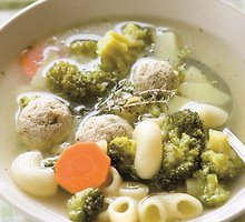 Brokolių sriuba su veršienos kukuliukais