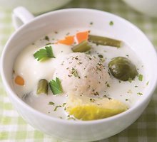 Vištienos ir daržovių sriuba su lydytu sūreliu