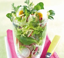 Daržovių salotos su virtais kiaušiniais