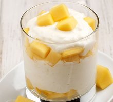 Mangų ir jogurto desertas