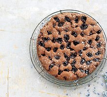 Šokoladinis pyragas su džiovintomis slyvomis