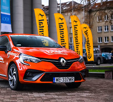 Renault Clio, konkurso „Metų automobilis 2020“ dalyviai prie Martyno Mažvydo bibliotekos