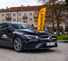 Mercedes CLA Coupe: konkurso „Metų automobilis 2020“ dalyviai prie Martyno Mažvydo bibliotekos
