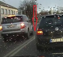 Pažeidėjas kirto dvigubą liniją