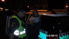 Įžūlūs plė&scaron;ikai Klaipėdoje apsiginklavo kirviu, vėliau bandė vaidinti, jog patys buvo užpulti.