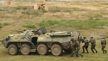 Atvyko greito reagavimo pajėgos su &scaron;arvuočiais BTR-80