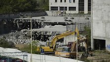Statybininkai jau pradėjo griauti nereikalingus statinius bei ardyti senas komunikacijas. &Scaron;ie darbai bus baigti per 5 mėnesius.