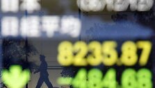 Japonijos "Nikkei" indeksas smuko 5,5 procentais.