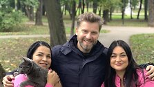 Monika Falcon ir dainininkė Giulija su augintiniais