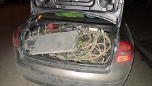 Automobilyje rasta galimai vogtų daiktų