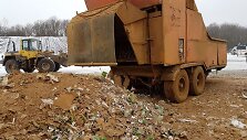 Muitininkų konfiskuotos cigaretės virsta trą&scaron;omis ūkininkų laukuose