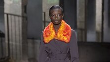 &bdquo;Dries Van Noten&ldquo; 2019&ndash;2020 m. rudens ir žiemos kolekcijos modelis