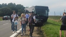 Kelyje Prienai&ndash;Jieznas į autobusą įsirėžus automobiliui, žuvo jo vairuotojas