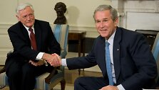 Lietuvos prezidentas Valdas Adamkus ir JAV vadovas George\'as W.Bushas Vilniuje 2002-aisiais