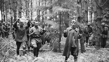 Į nelaisvę pasiduodantys sovietų kariai. 1941 m. birželis&ndash;liepa
