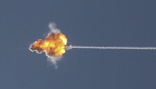 Izraelio &bdquo;Geležinio kupolo&ldquo; raketa numu&scaron;a i&scaron; Gazos Ruožo paleistą teroristų raketą.