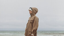 &bdquo;Ducktail Rainwear&ldquo; naujos kolekcijos modelis