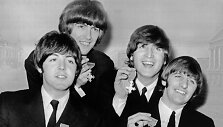 &bdquo;The Beatles&ldquo; 1965-aisiais (i&scaron; kairės): Paulas McCartney, George'as Harrisonas, Johnas Lennonas ir Ringo Starras