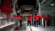 Pažvelkite į Elono Musko &bdquo;Gigafabriką&ldquo;