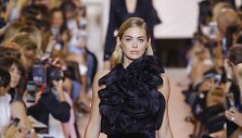 &bdquo;Elie Saab&ldquo; kolekcijos modelis
