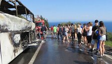 Keleiviai spėjo evakuotis i&scaron; užsidegusio autobuso