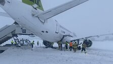 Rygoje &bdquo;Air Baltic&ldquo; lėktuvas nuslydo nuo tako