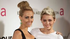 Tish Cyrus &scaron;venčia 54-ąjį gimtadienį