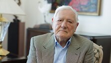 Valdas Adamkus savo namuose