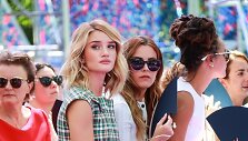 Rosie Huntington-Whiteley ir Riley Keough &bdquo;Christian Dior&ldquo; kolekcijos pristatyme