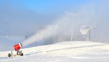 Liepkalnyje gaminamas sniegas ir lyginamos trasos