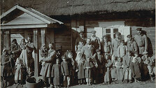 Stanislovas Kazimieras Kosakovskis (1837&ndash;1905). Vaitkūnų kaimo valstiečiai. Vaitkūnų k., Vilkmergės apskr. (dabar &ndash; Ukmergės r. sav.), 1902 m. Nacionalinis M.K.Čiurlionio dailės muziejus.